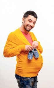 hombre trans embarazado
